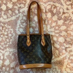 Louis Vuitton petite bucket bag